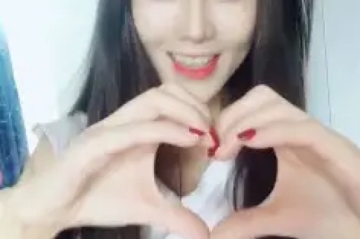 炸裂！司晓迪凌晨甩黑色吊带美照评论区从吃瓜到吐槽吵翻了天